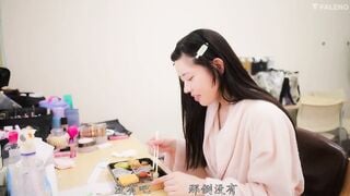 FNS-138C 新人 無邪気さの裏に隠されたマッチョな性欲 現役アスリート 神喜ミア AV DEBUT