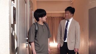 HUNTC-470 親の再婚でボクに義妹ができた！ただし部屋から滅多に出ない引きこもりの腐女子。当然、コミュ障なのでボクとの会話は最低限。でも性欲は旺盛で、たまに部屋の扉