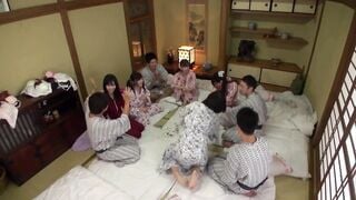 SCOP-462 修学旅行の夜に突然訪れた奇跡の夜！！布団の中で好きな子と一緒になったら興奮が隠せるはずがない！！性に盛んな男女の下半身はぐっちょり濡れ当然ナマでそのまま