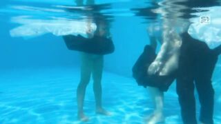 SNOS-022C 夏期講習さぼり、彼女の親友2人組と昼間っからアンアンチュパチュパペニスとろけるような背徳3Pに没頭した思春期。