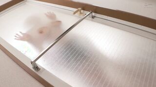 DVAJ-725 娘が脱ぎ散らかした制服をこっそり着ていた妻と鉢合わせ サイズの合わないムチパツ姿で恥じらうのがエロ可愛すぎて10数年ぶり学生気分に戻ってハメまくった 有