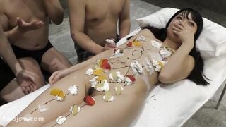 FC2-PPV-4828956 SP特典①えりかちゃんで女体盛り