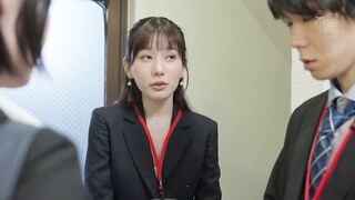 HMN-784 「コスるだけなら浮気じゃないよね？」 職場に彼女がいるのに…欲求不満な女上司がこっそりシコシコ素股誘惑！結局ボクのバリ固チ●ポが気持ち良くなっちゃって感度