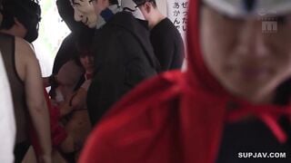 【モザイク破壊】MIDA-322 ハロウィンに向かう人波の満員電車で声も出せずに痴●される逆バニーコスプレ巨乳娘 小鈴みかん