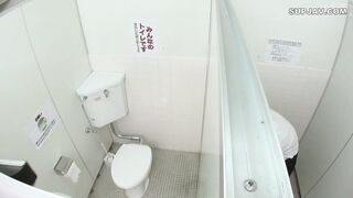 【モザイク破壊】OYC-217 体育館近くの女子トイレはエッチ目的の隠れビッチの性欲処理場だった！漏れる！と、駆け足で駆け込んだ先は女子トイレだった！間違えてしまったが何