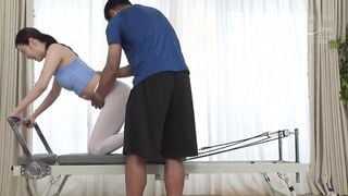 NHDTC-155 濡れ堕ちハメながら絶頂ピラティス 透けレギンスを穿かされた羞恥で下着を濡らす欲求不満な巨尻妻を喰いまくる悪徳トレーナー