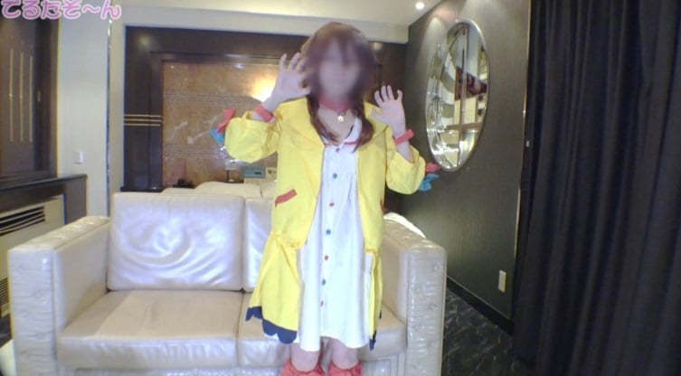 FC2-PPV-4833845 E罩杯？的模特好久不見！手指指～小穴玩得超嗨！愛乾淨的她內衣肯定是白色的！自慰篇