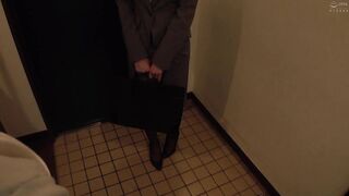 HALT-077 いつもボクをきびしく叱ってくるパンスト上司に媚薬を盛って発汗失禁！！仕事中にがに股ムレムレじょばじょば潮吹き！！がくがく痙攣浸水オフィス 天馬ゆい