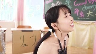CAWD-934 子どもカワイイ童顔女子が童貞クンおち●ぽザーメンを無邪気におま●こで受け止める、合法中出し筆下ろし！ ひなたなつ