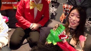【モザイク破壊】MAAN-1117 【ハロウィン2025 プリ尻パリピギャル】光るヒップで渋谷を制圧！蛍のように舞うスレンダー美女降臨！！止まらないテンションでデカチン食