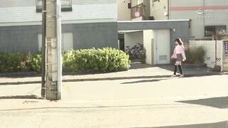 SW-767 義理の姉妹と夢の同居生活！父の再婚相手の連れ子姉妹がとんでもない小悪魔で、ミニスカパンチラや着替えを見せつけてきて僕たちが襲いかかるの待ってるんだ。