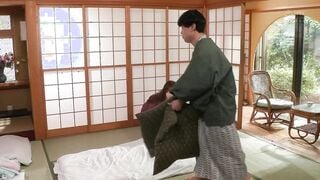 JUR-535C 毎晩旦那とヤリまくる絶倫叔母と一泊二日の搾精旅行 ヌカれまくって性に目覚めた童貞の僕は… すべて忘れて連続中出し交尾にハマってしまった。 白石茉莉奈