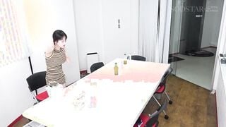 START-481C 【大量失禁】仕事中にトイレに行けない密室空間でお漏らしドッキリ！尿意限界中に中出し性交で失禁イキ MINAMO