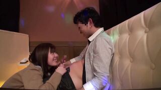 MIST-098 日本最大の繁華街にある「老舗おっぱいパブ」では新人嬢がベテラン嬢から客を奪うために内緒でセックスさせてくれる。しかも生で。3