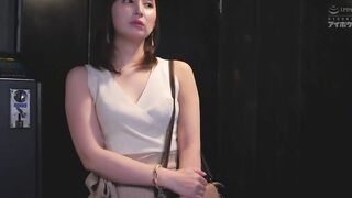 IPZZ-793C-U コンビニの年下バイトから女として求愛され 不倫にハマってしまった愛に飢える元タレント人妻 仲村みう