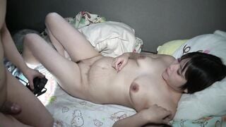 FC2-PPV-4841374 ２児の*　旦那の仕事中寝室に男を招き入れチンポしゃぶりと生中だしを決められる