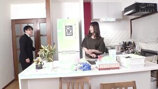 NACR-702 近所で噂の美人奥さんは見境なくチ○ポを喰らう淫乱人妻でした… 澤乃かのか