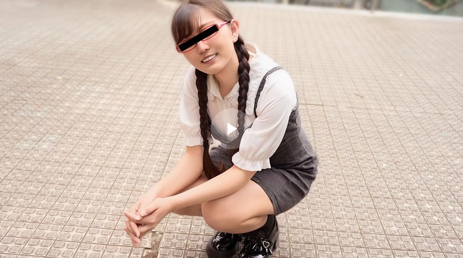 天然娘 021426_01 對開發臀部也充滿興趣的紅眼鏡少女