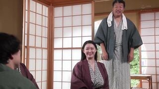 JUR-675 毎晩旦那とヤリまくる絶倫叔母と一泊二日の搾精旅行 ヌカれまくって性に目覚めた童貞の僕は… すべて忘れて連続中出し交尾にハマってしまった。 城ヶ崎百瀬