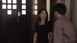 ROE-454 「大きくなったら結婚して下さい」そう言ってくれた少年が娘の婚約者として現れて…。結婚の報告をされた夜、大人になった彼の肉体に溺れてしまった私。 吉瀬葵