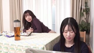 UZU-036 無反応セックス こう見えて、わたし。いま、不審者に脅迫されてチ●ポ挿入中なんです。助けを求めるのはダメらしく、目の前の友達にバレないようにヤリ過ごし中です