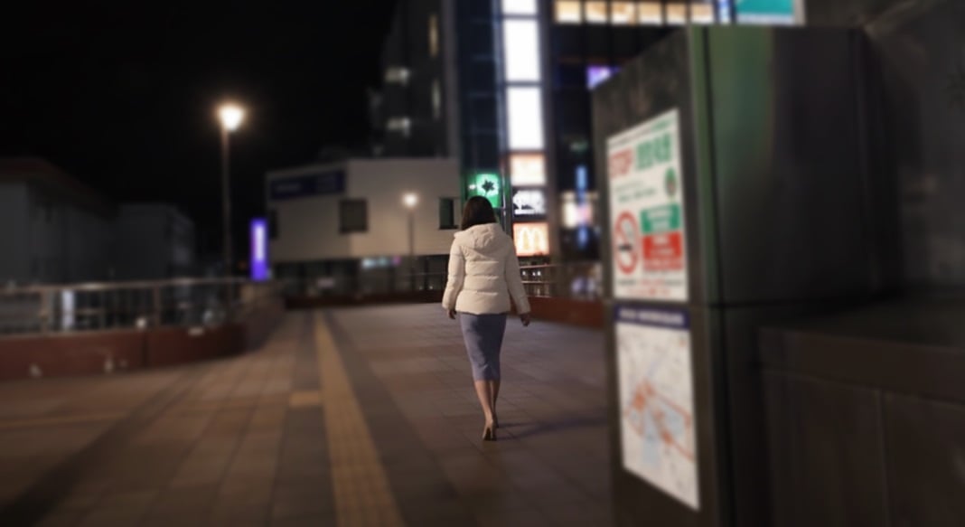 FC2-PPV-4846926 【帶娃即溼】光親吻就溼透的巨乳媽媽！為養活三個孩子忍無可忍，從奉仕口交到毫不留情的高速抽插，最終在腹部熱騰騰地大量射精後痛苦扭動