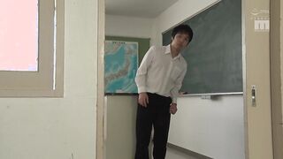 MIAA-430 僕を助けてくれる幼なじみがいじめっこに犯●れているのを見て勃起した さつき芽衣