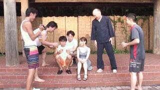 AVOP-466 中出し町内会 都会育ちの妻が田舎の野外でflatcされ寝取られました 橋本れいか