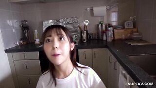 583ERKR-1105 ヤリモク彼女 りん 寝起きフェラ→リビング生挿入