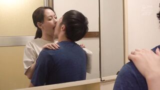 NGOD-321 営業先の事務員が同級生の母親で…熟れた女体の色香に辛抱堪らず鬼ピストンでイカせまくってしまった件 岬ひかり