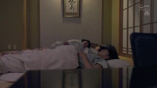 HSODA-110 「恥ずかしい思いをさせて、ごめんなさい」混浴温泉に叔母に連れられて入ったら裸を見て勃起！しかも周りは女性だらけ！バレたらまずいと困っていると叔母がこっ