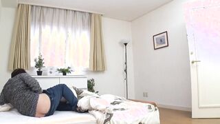 SCPX-198 童貞の僕が処女の幼馴染にパンティ越しのH練習をお願いしたらクロッチに恥ずかしい染みが！汚すとまずいからと生で素股したらヌルヌルのお股にズボッ！途端に顔が