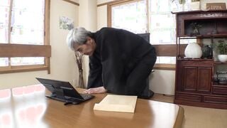 NACR-725 初老の小説家に飼われた編集者の妻 大川月乃