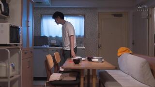 JUR-663C セックスしていない歴5年…愛と欲に飢えたシンママが一番エロい説。閉経前の子宮に着床ザーメンを強請る近所のひかりさんに無責任に何度も、何度もゴム無しSE