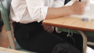 MIDA-555 彼女にグラビア写真集を没収されて落ち込む生徒をほっとけず… 「先生の水着見てシコっていいよ」ハミ出し水着で爆乳ポリ Qカップメガパイでイキすぎ学園生活