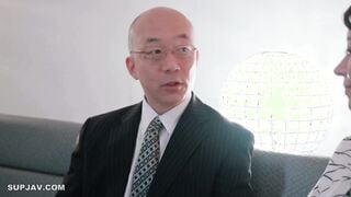 【モザイク破壊】JUR-577 高級クラブの人妻、太客の汗と体液にまみれた、閉店後中出し枕営業―。 篠原いよ