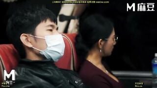 麻豆传媒MD-0363 返乡慾女的性慾流动in巴士 隐秘车震强忍呻吟快感 宋南伊 梁幂 芝芝