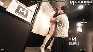 麻豆传媒MSD-208 女DJ被操喷水痉挛不止 精神控制女DJ强制性交 米菲兔