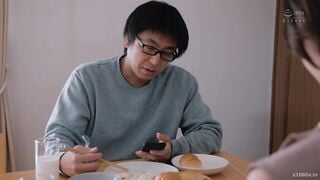 JUR-065 人妻秘書、汗と接吻に満ちた社長室中出し性交 超ハイスペックな『5度見』新人、’愛人秘書’へ就任ー。 結城花乃羽