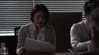 ROE-466 「部長はもう俺たちのオナホだよ」傲慢女上司が絶倫部下にひれ伏す社内凌●輪● 友田真希