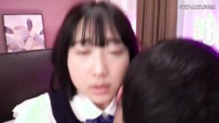 【モザイク破壊】HND-958 新人18歳 京都の田舎にある老舗旅館の娘 現役名門お嬢様女子大生が中出しAVDEBUT 安達千鶴
