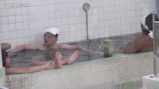 【モザイク破壊】MUM-134 銭湯に迷い込んだ白と黒のつるつる天使たち。