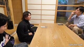 VRNC-080 高級旅館で大乱交！住み込みバイトの美女達をやりたい放題エッチしまくる濃厚生中SEX！【しおり/ゆいか/いちか/のかぜ】いちか＆のかぜ篇