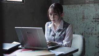 ATID-661 満員電車で毎朝媚オイルを塗られて乳首イキ開発されてしまった巨乳OL 梓ヒカリ