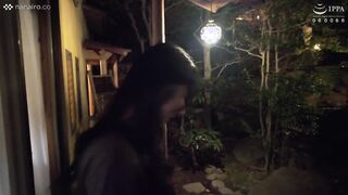 SQTE-673 Bersama teman wanita saya bercuti. Adakah anda mahu merangkap? Bagus! Tersenyum dicukur pussy air panas perjalanan Yuika Onosaka
