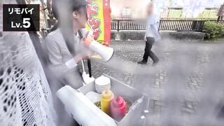 SGKI-081 人気AV女優が挑戦！イカサレ屋台の中で潮吹きながらホットドッグ売ってください！小野坂ゆいか望月つぼみ