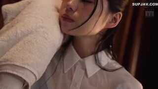 [Mosaic Destruction] MIDA-431 จู่ๆ เราก็ต้องแชร์ห้องกันเพราะฝนตกหนักระหว่างเดินทางไปทำธุรกิจ ตอนที่ฉันเข้าห้องน้ำเปียกโชกเจ้านายของฉันที่ฉันเกลียดก็เอาที่ปัดน้ำฝนมาให้ฉัน ... อันซุอันซู