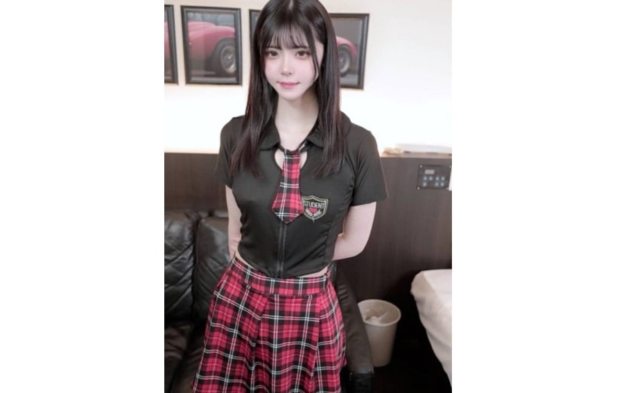 FC2-PPV-4880661 【解禁露臉】“試鏡第一名 SSS級偶像候選人18歲” 超高價危險內射拍攝。※價格將陸續上調