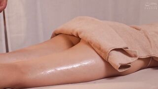 UMD-996 マッサージ師のなすがまま、カーテン越しに上から下まで弄られまくりの人妻たち！！声を殺して、鼻息も荒くオイルで火照ったカラダをふるわせ旦那にバレずにイキ放題