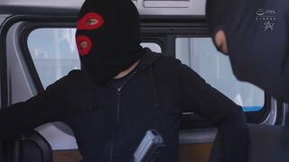 DASS-914 誰もが羨むボクの巨乳妻に理性を失った銀行強盗は一日中イラマ輪●し続けた。 花衣つばき